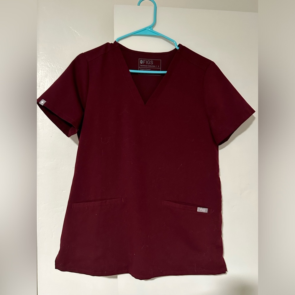 Figs burgundy scrub set